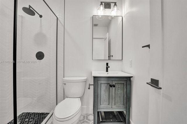 915 NW 7th St, Dania Beach, FL 33004