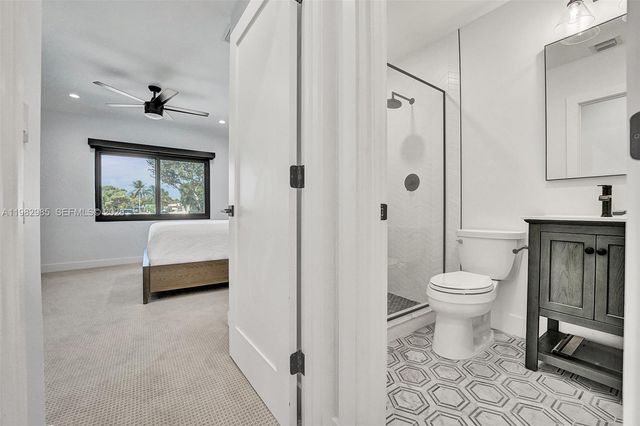 915 NW 7th St, Dania Beach, FL 33004