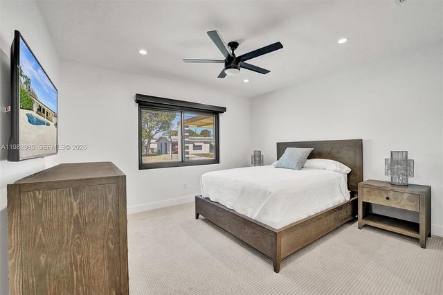 915 NW 7th St, Dania Beach, FL 33004