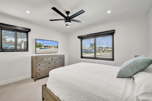 915 NW 7th St, Dania Beach, FL 33004