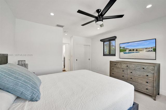 915 NW 7th St, Dania Beach, FL 33004