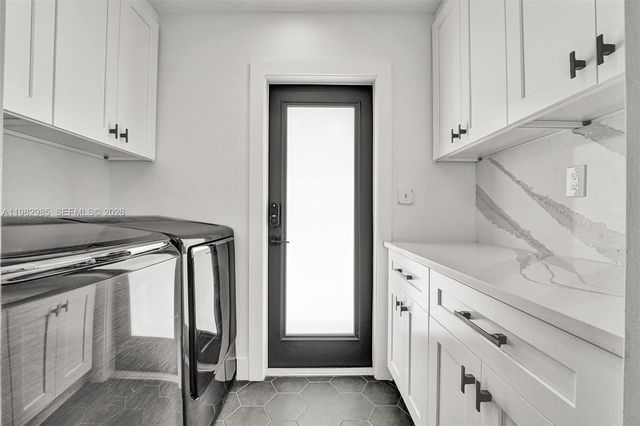 915 NW 7th St, Dania Beach, FL 33004