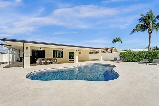 915 NW 7th St, Dania Beach, FL 33004