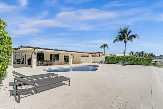 915 NW 7th St, Dania Beach, FL 33004