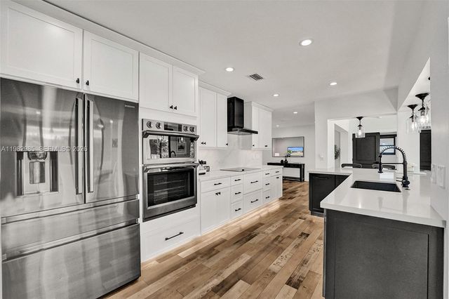 915 NW 7th St, Dania Beach, FL 33004