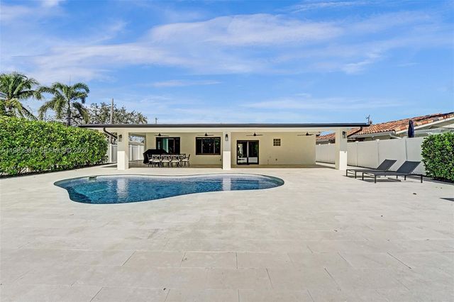 915 NW 7th St, Dania Beach, FL 33004