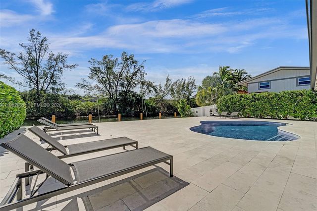 915 NW 7th St, Dania Beach, FL 33004