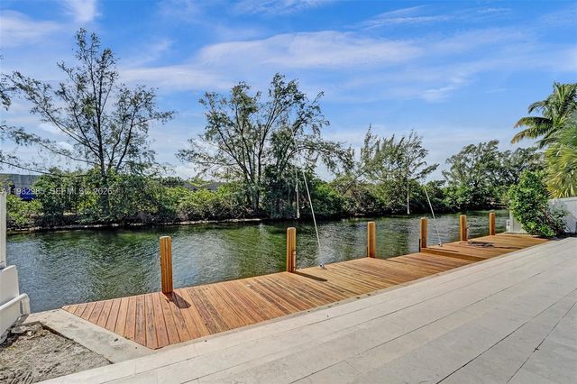 915 NW 7th St, Dania Beach, FL 33004