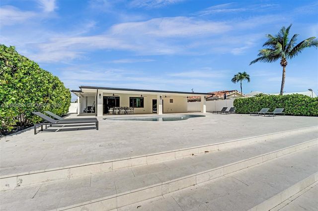 915 NW 7th St, Dania Beach, FL 33004