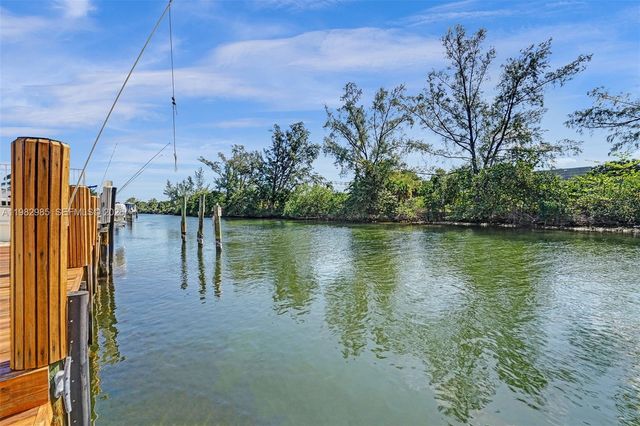 915 NW 7th St, Dania Beach, FL 33004