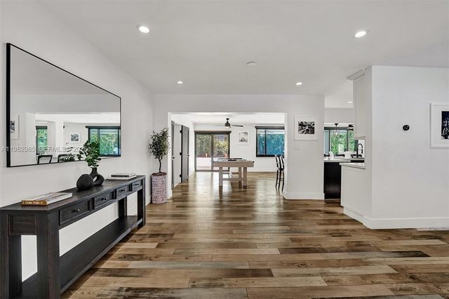 915 NW 7th St, Dania Beach, FL 33004