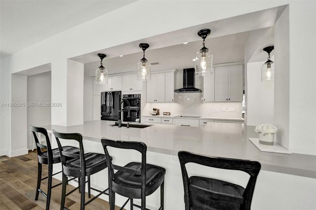 915 NW 7th St, Dania Beach, FL 33004