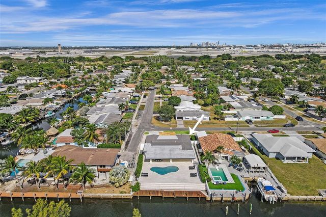 915 NW 7th St, Dania Beach, FL 33004