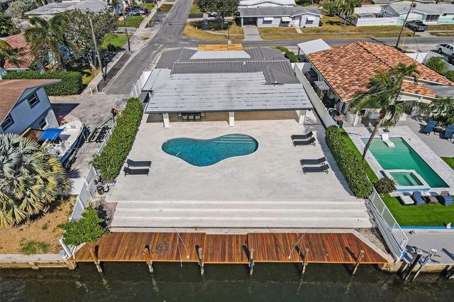 915 NW 7th St, Dania Beach, FL 33004