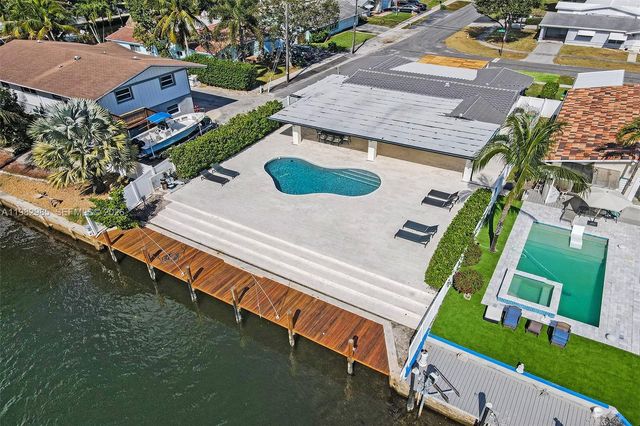 915 NW 7th St, Dania Beach, FL 33004