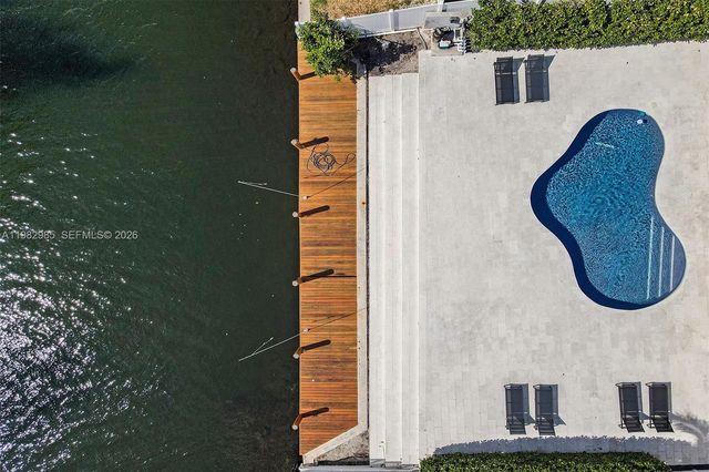 915 NW 7th St, Dania Beach, FL 33004