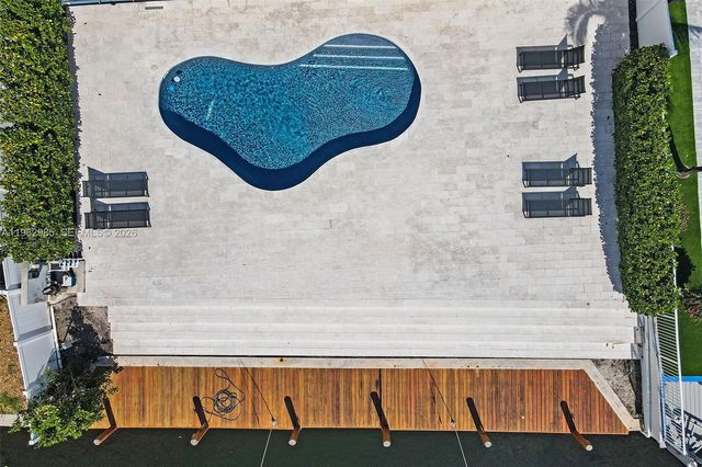 915 NW 7th St, Dania Beach, FL 33004