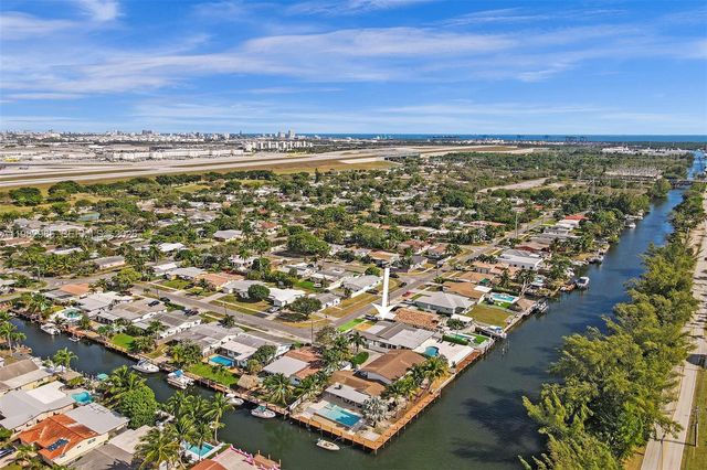 915 NW 7th St, Dania Beach, FL 33004