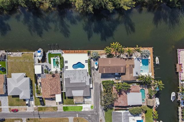 915 NW 7th St, Dania Beach, FL 33004