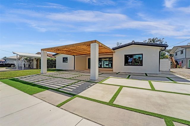 915 NW 7th St, Dania Beach, FL 33004