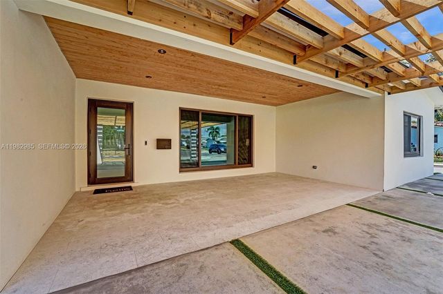 915 NW 7th St, Dania Beach, FL 33004