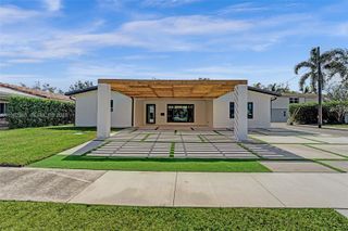 915 NW 7th St, Dania Beach, FL 33004