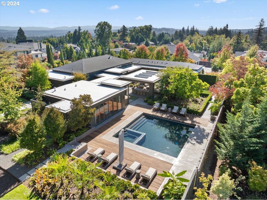 1933 HIGHLANDS Loop, Lake Oswego, OR 97034