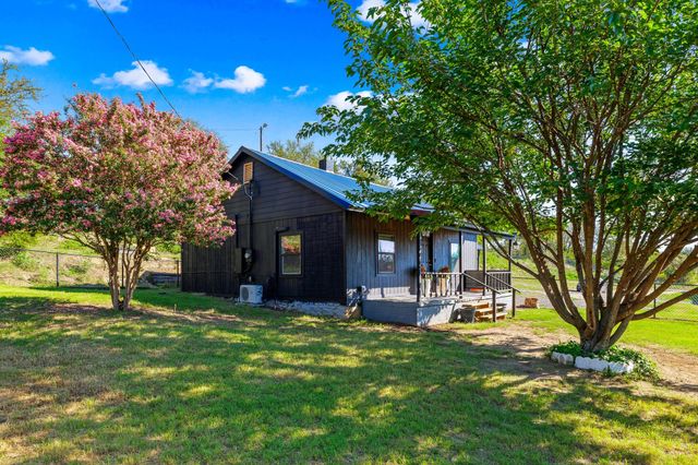 1550 S Stewart Street, Azle, TX 76020