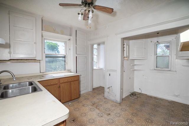 153 Beresford Street, Highland Park, MI 48203