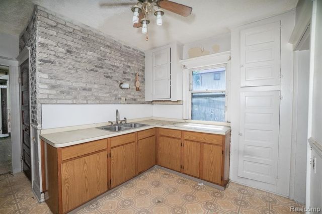 153 Beresford Street, Highland Park, MI 48203