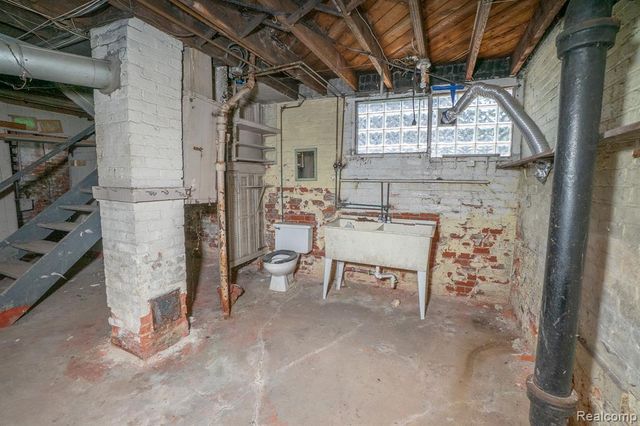 153 Beresford Street, Highland Park, MI 48203