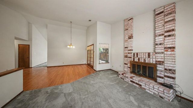 2701 Twin Oak Ln, Modesto, CA 95355