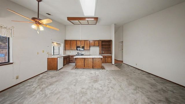 2701 Twin Oak Ln, Modesto, CA 95355