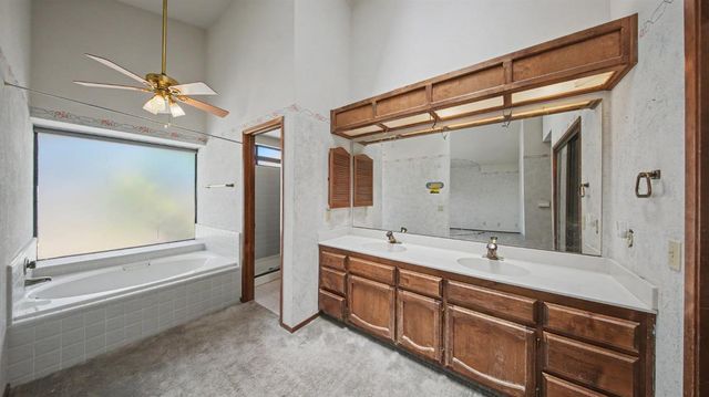 2701 Twin Oak Ln, Modesto, CA 95355