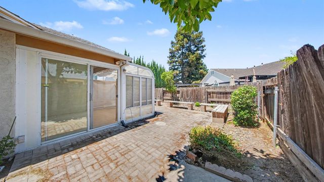 2701 Twin Oak Ln, Modesto, CA 95355