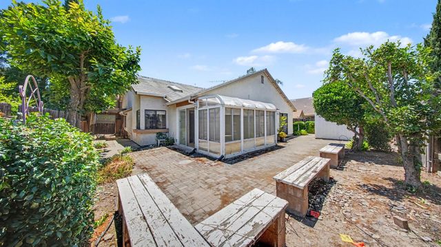 2701 Twin Oak Ln, Modesto, CA 95355