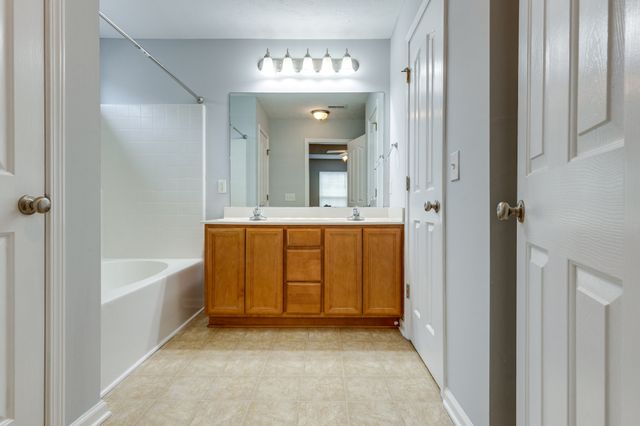 1033 Cheryl Ln, La Vergne, TN 37086