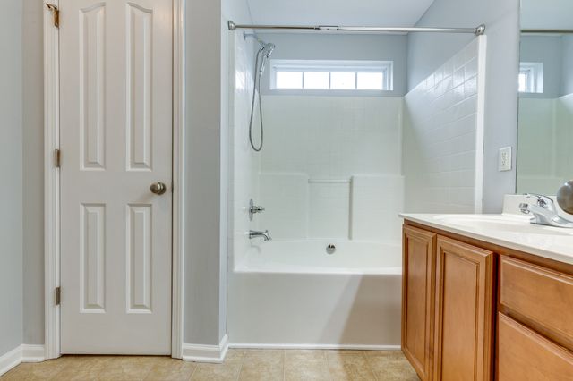 1033 Cheryl Ln, La Vergne, TN 37086