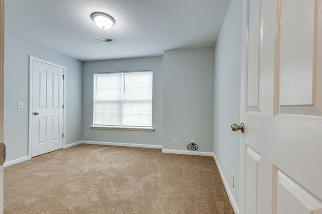 1033 Cheryl Ln, La Vergne, TN 37086