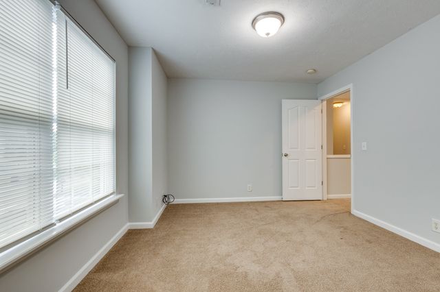 1033 Cheryl Ln, La Vergne, TN 37086