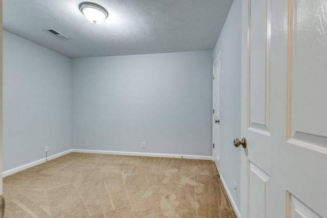1033 Cheryl Ln, La Vergne, TN 37086