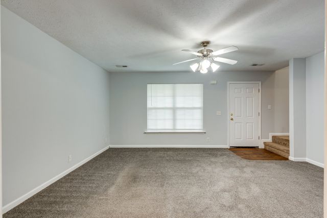 1033 Cheryl Ln, La Vergne, TN 37086