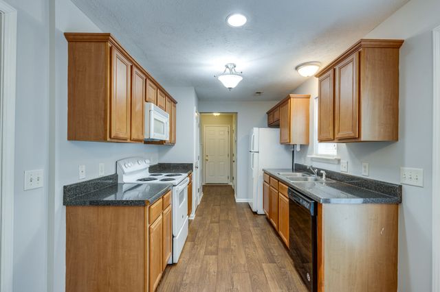 1033 Cheryl Ln, La Vergne, TN 37086