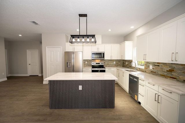 2390 9TH AVENUE, Deland, FL 32724