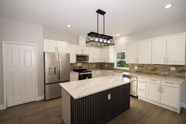 2390 9TH AVENUE, Deland, FL 32724