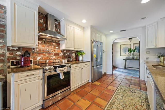 2430 McGregor BLVD, Fort Myers, FL 33901