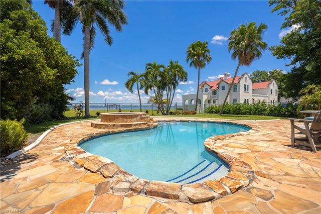 2430 McGregor BLVD, Fort Myers, FL 33901