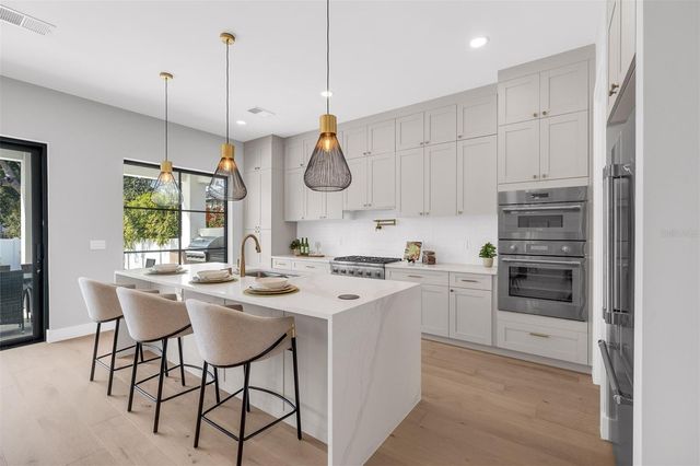 2422 MUSSELWHITE AVENUE, Orlando, FL 32804