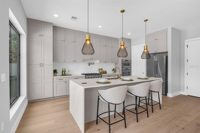 2422 MUSSELWHITE AVENUE, Orlando, FL 32804