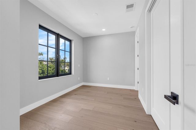 2422 MUSSELWHITE AVENUE, Orlando, FL 32804